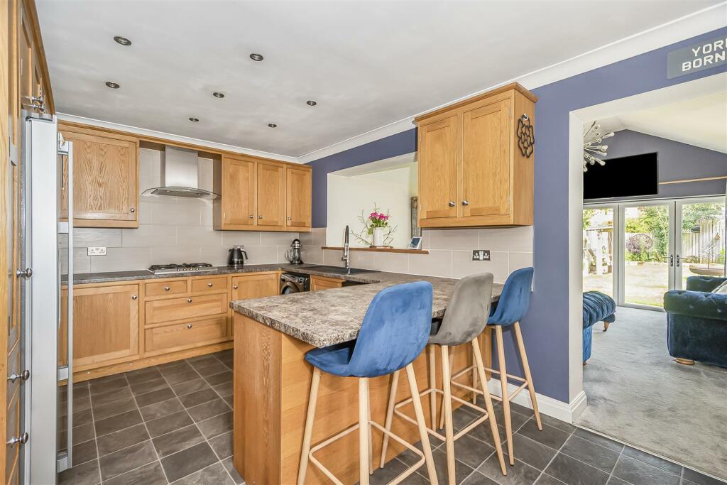 KITCHEN / DINER