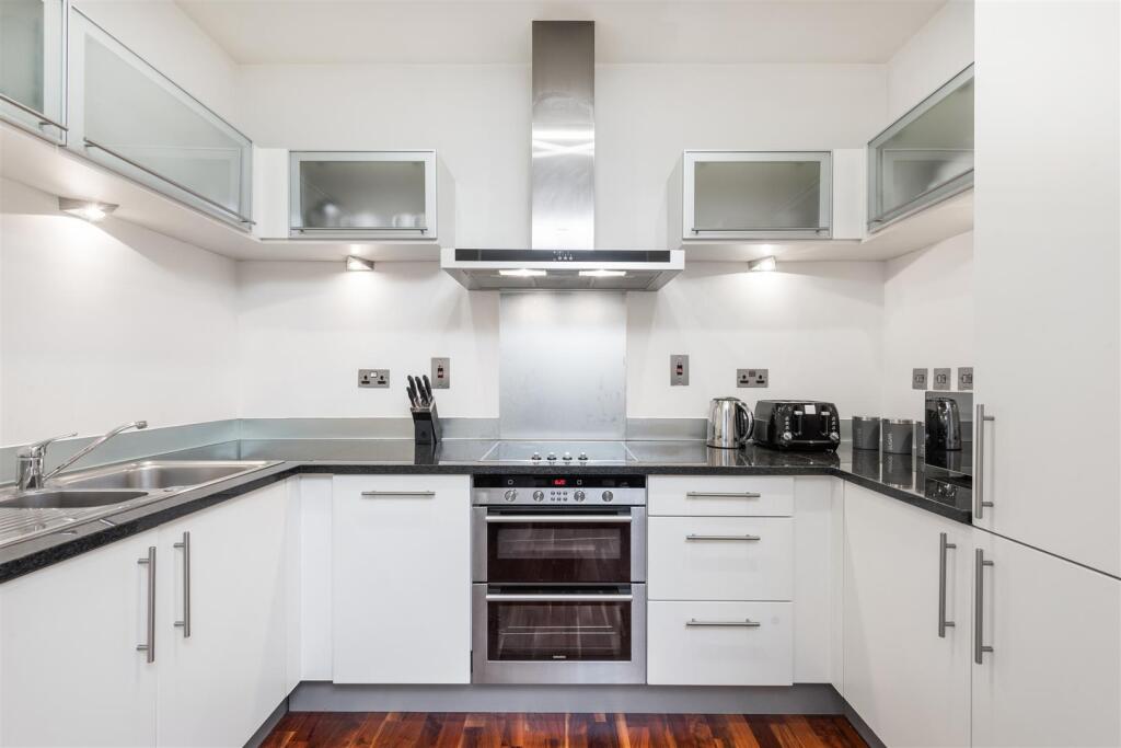 2010202316_REL_78 Discovery Dock Apartments West 2