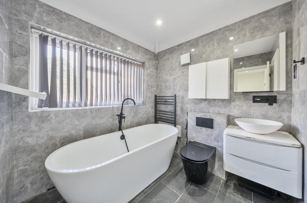 1335959-7-68aebe5...