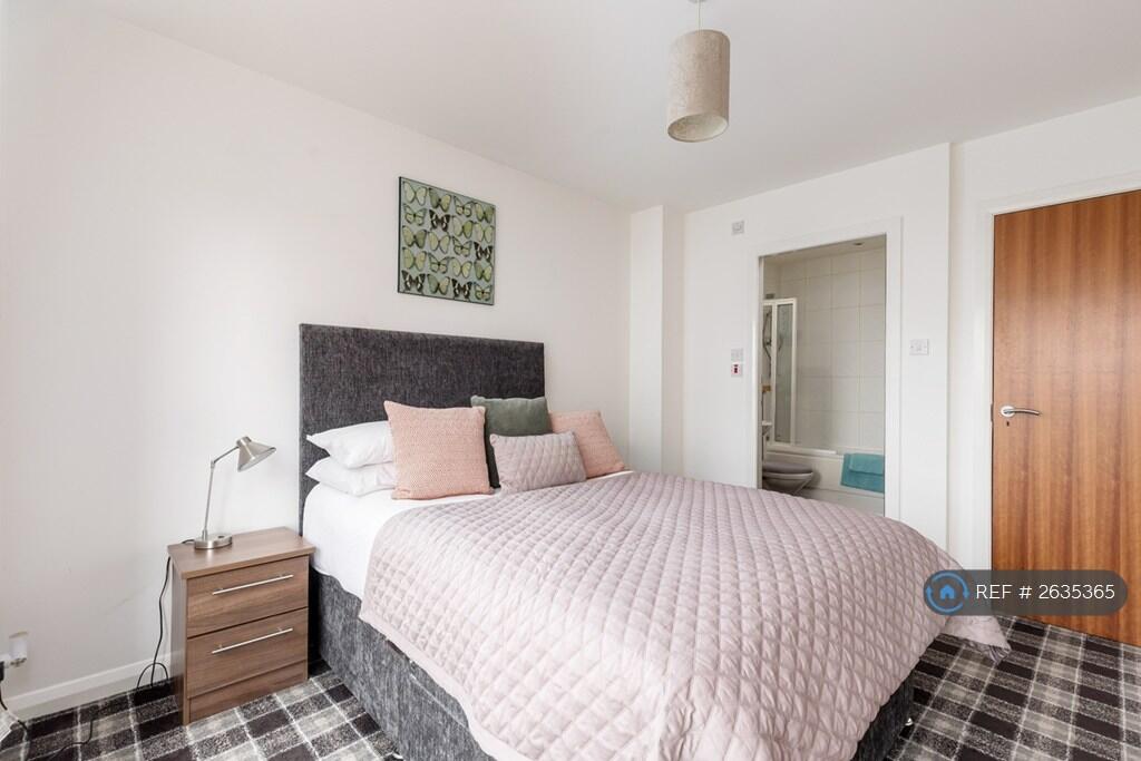 Master Bedroom With En Suite