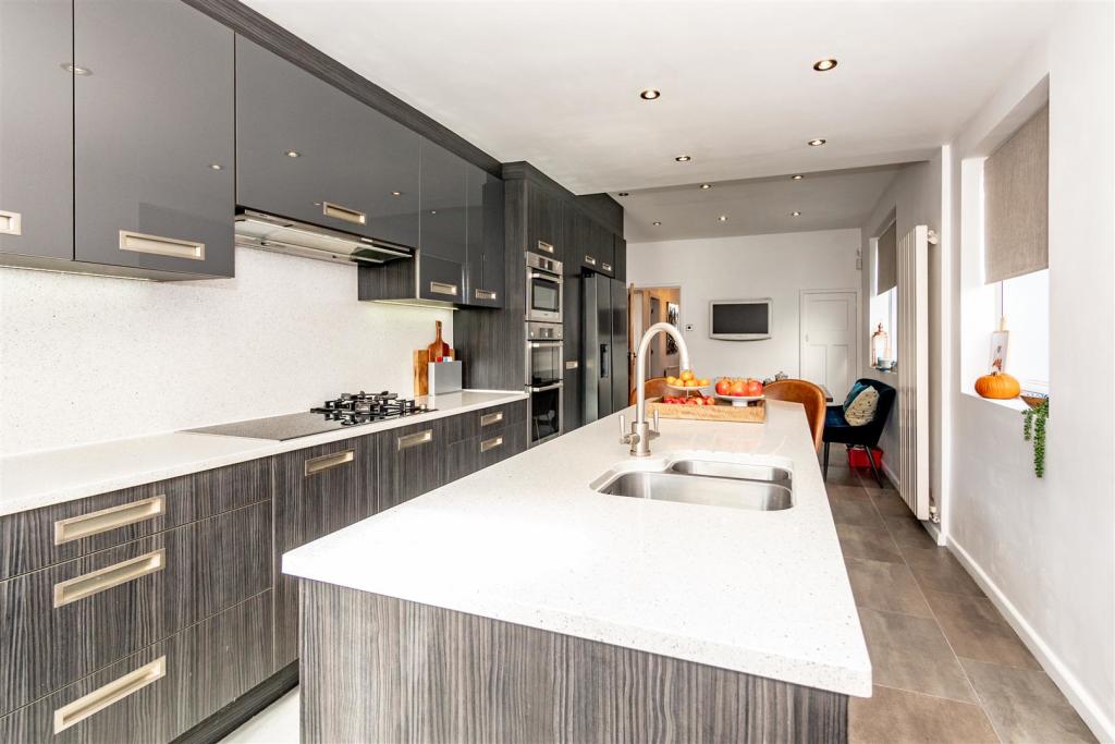 Dining Kitchen Aspect 4.jpg