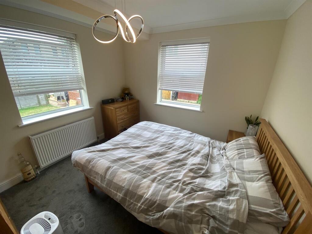 bed 1.jpg