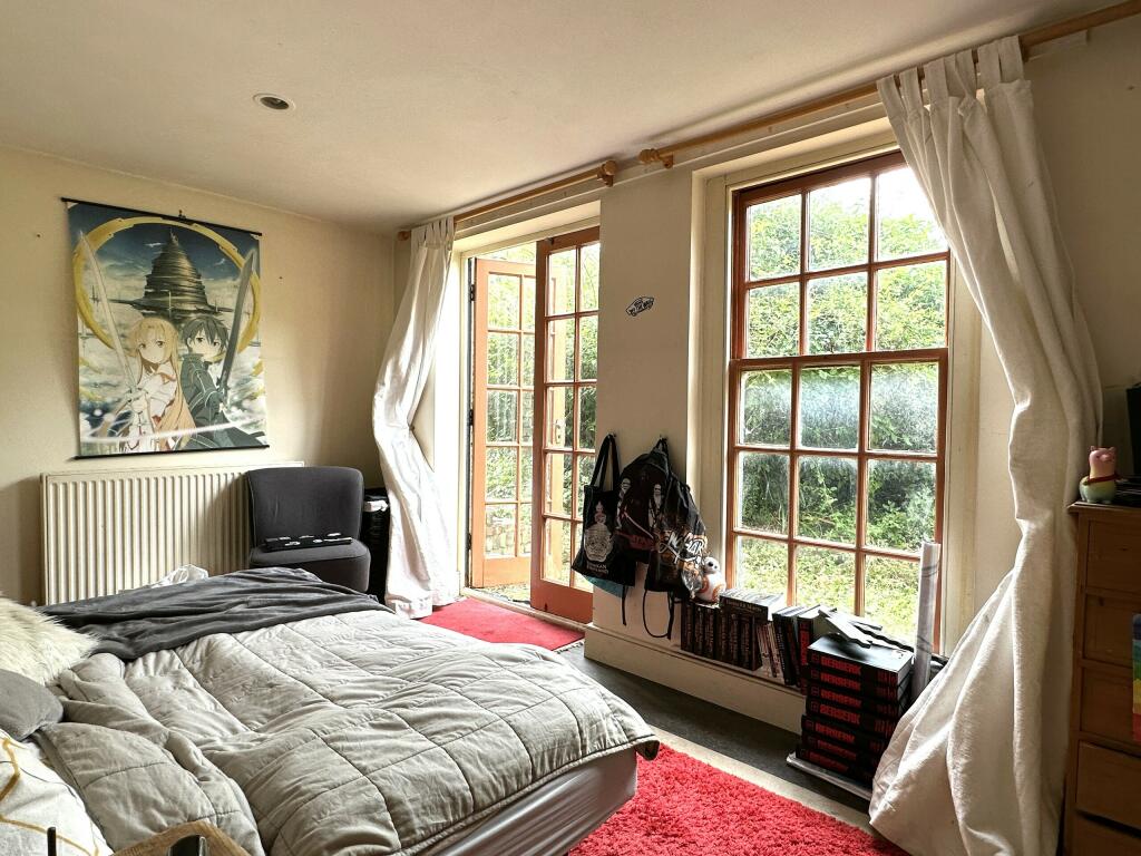 Bed 3.JPG