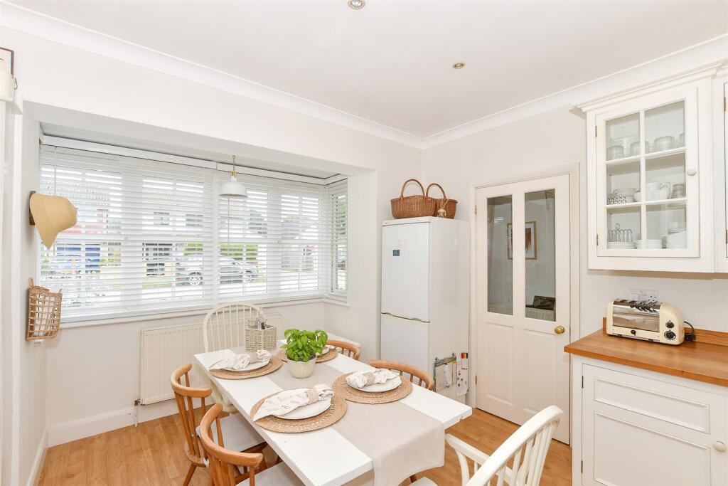 Kitchen/ Breakfast Room