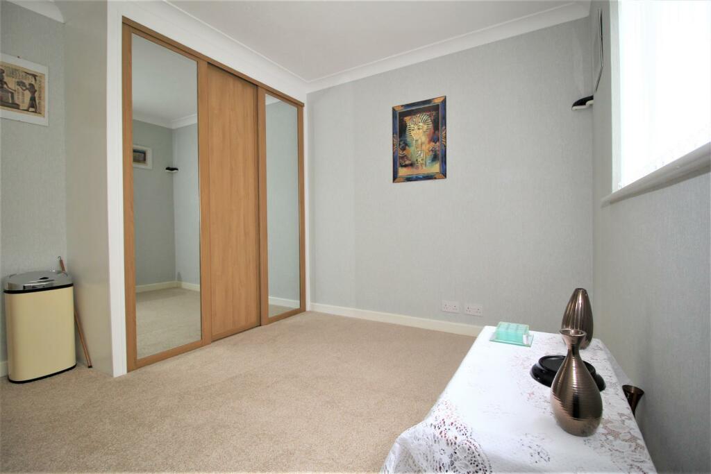 Broad Rig Ave 36 - BEDROOM 2.jpg