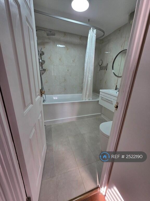 02nd Floor Ensuite Bathroom - Master Bedroom