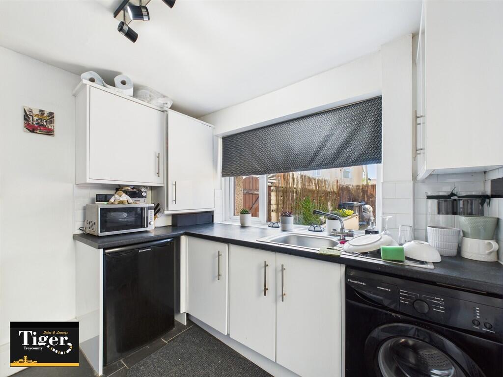 CAM02176G0-PR0577...