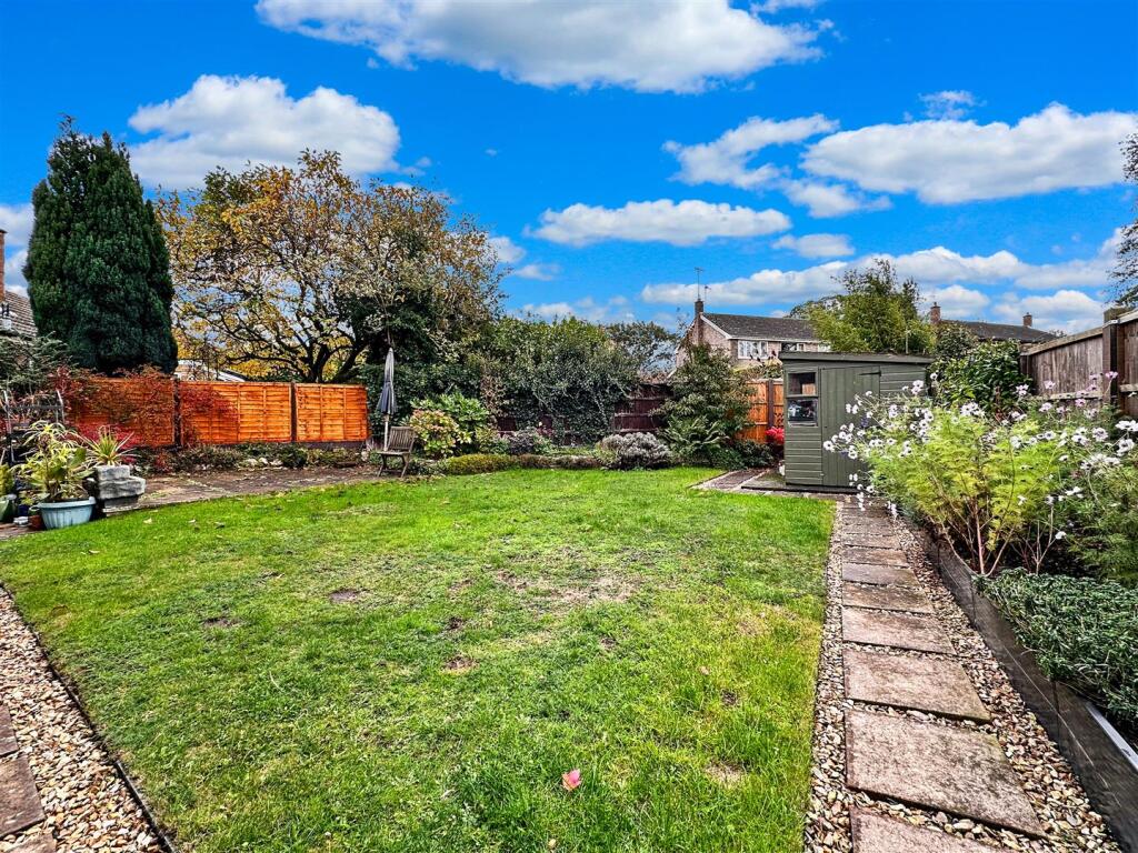 Private Enclosed Garden 023