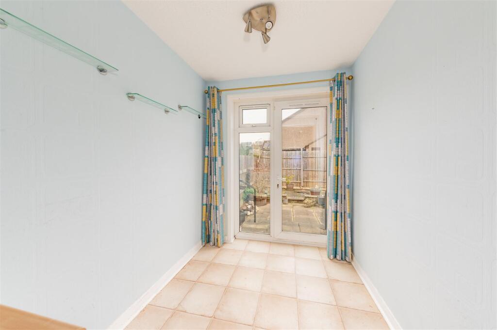 23 Chirnside Place Dundee-13.JPG
