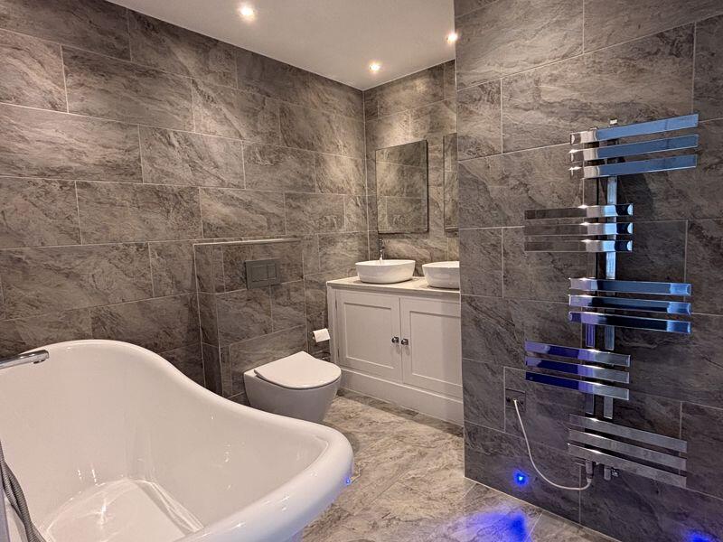 En Suite Bathroom 
