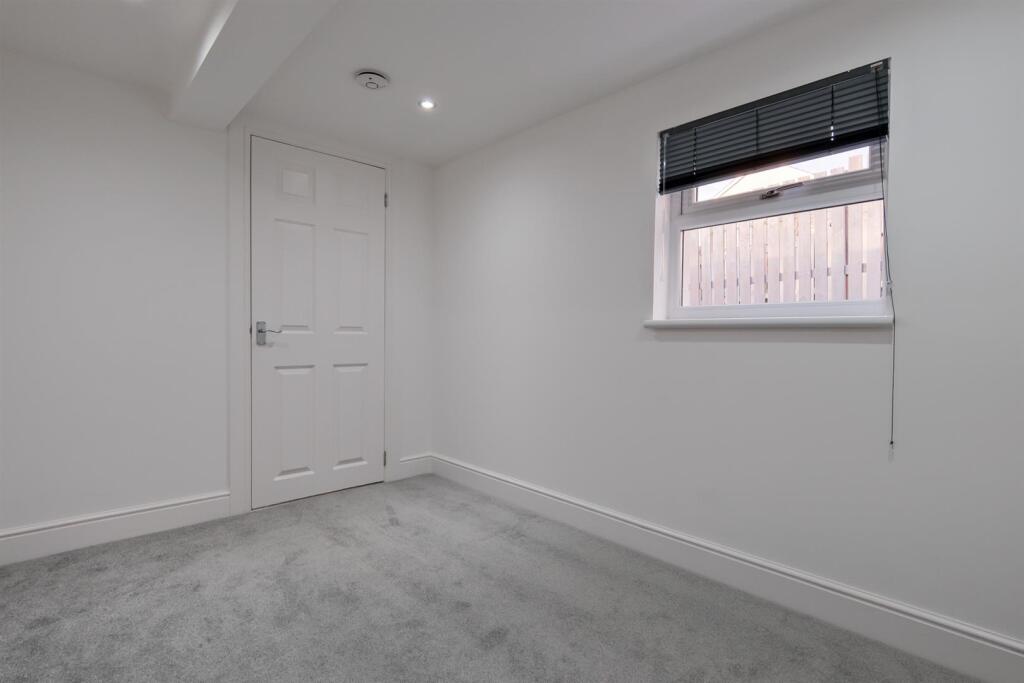 011-88 Currieside Avenue , Shotts , ML7 5RN.jpg
