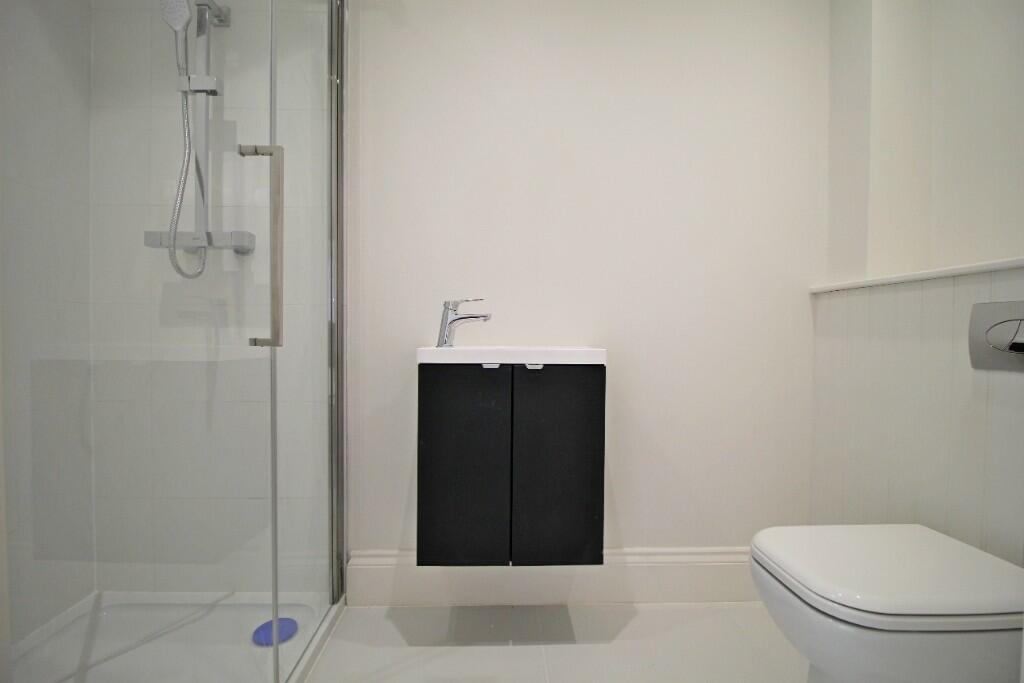 Ground Floor En-Suit