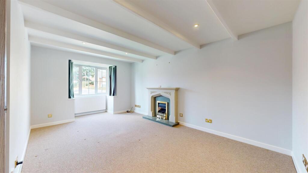 Willow Court 1 Living Room.jpg