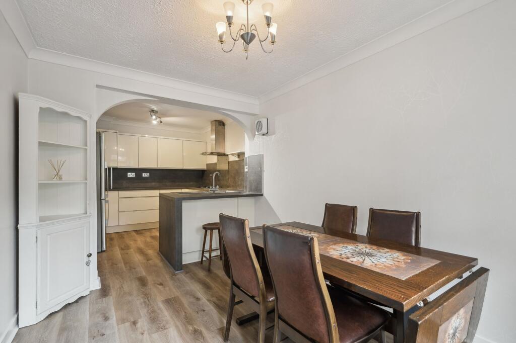 Kitchen / Dining Area