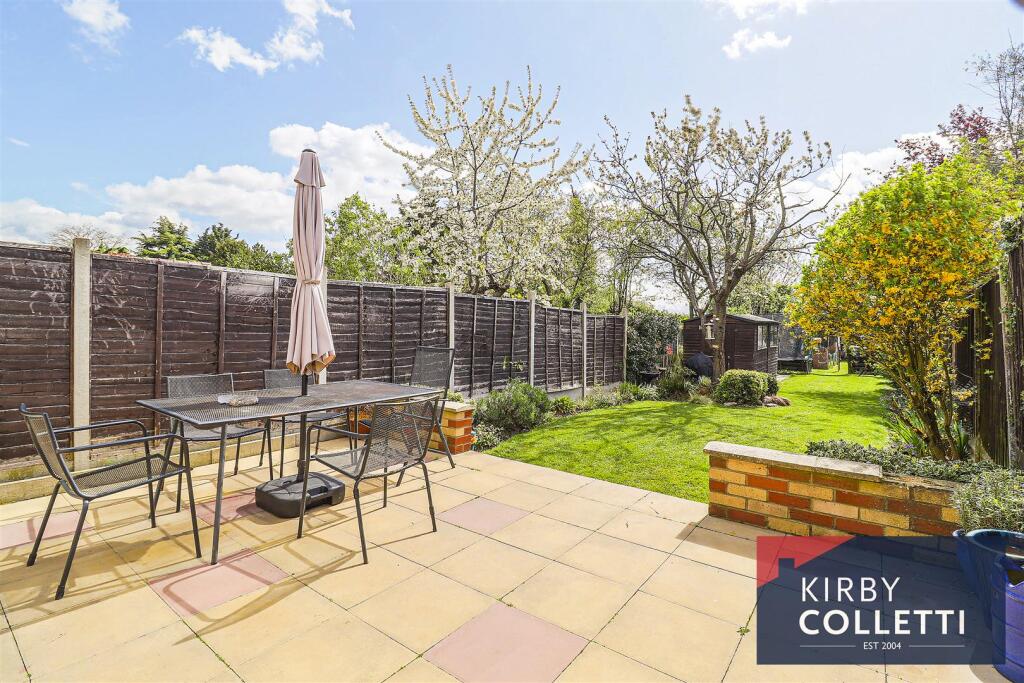 143ft SOUTH FACING REAR GARDEN