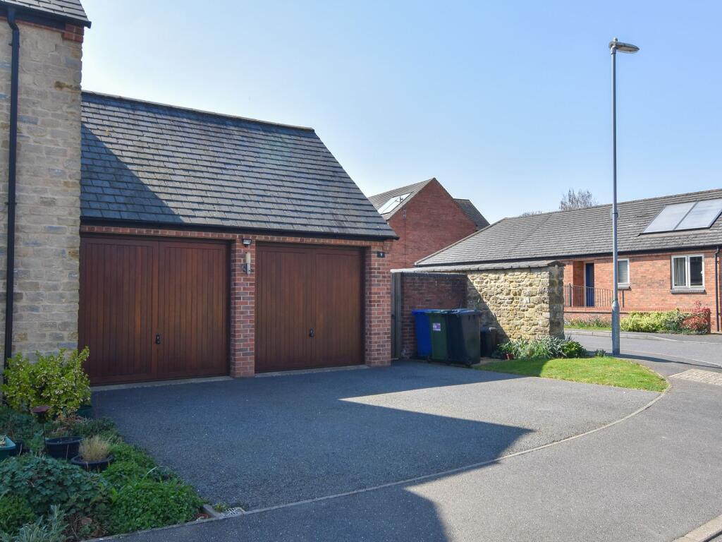 Double Garage &amp; Driveway