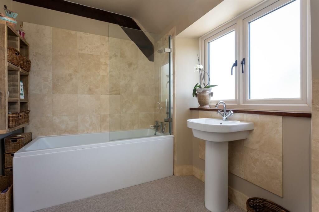 51 - The Granary - GL7 6PA - Web.jpg