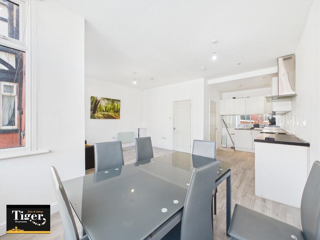 IMG_398830_20_lar...