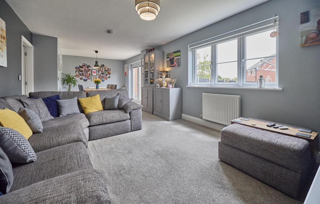 Lounge dining room to rear