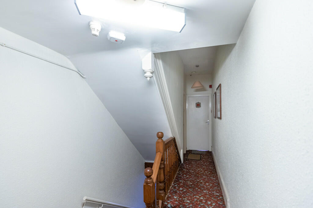 Hallway Private E...