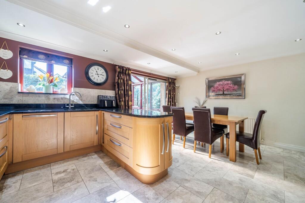 KITCHEN DINER