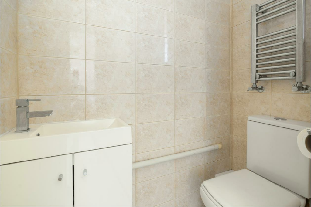 Bathroom Photo 2.PNG