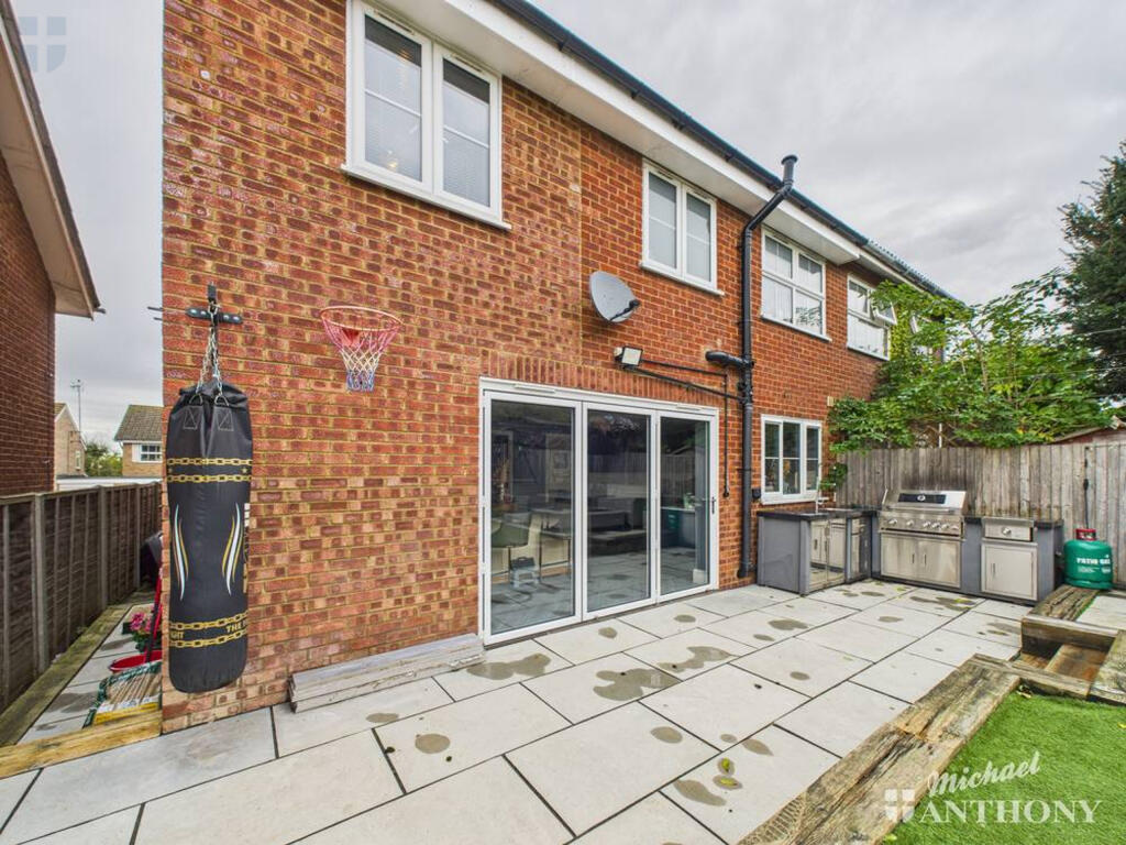 CAM03218G0-PR0806-STILL016-thumbnail-h750-70