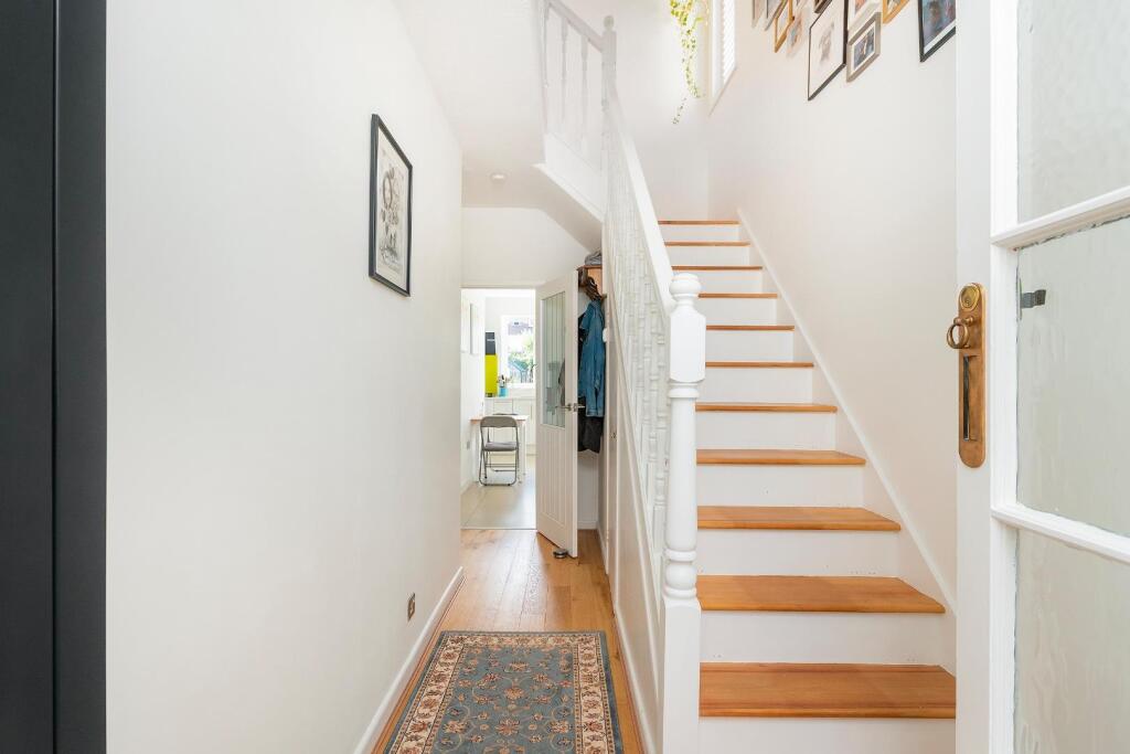 0O8CDD - Hallway B.jpg