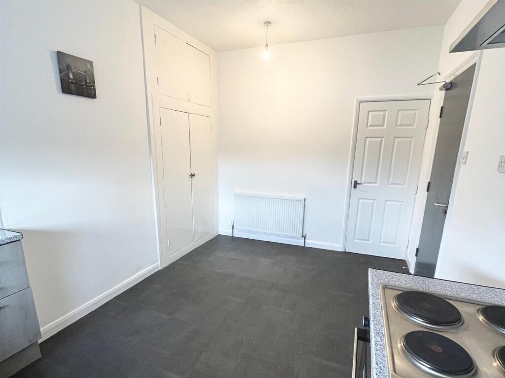 Flat 2 Kitchen 2.jpg