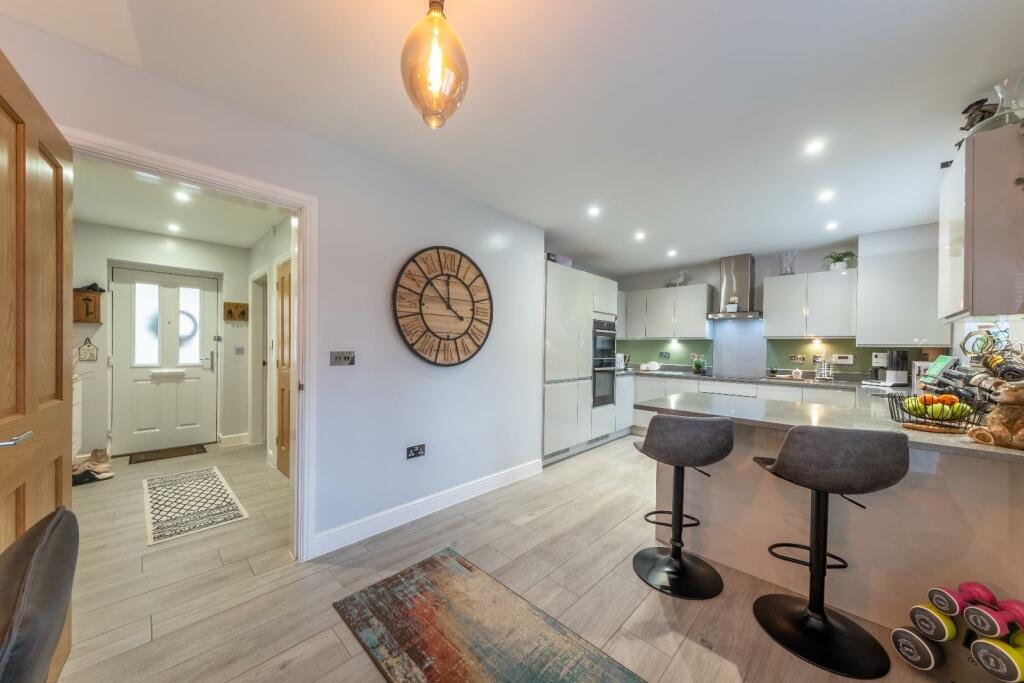 2 Bluebell Close-011.jpg