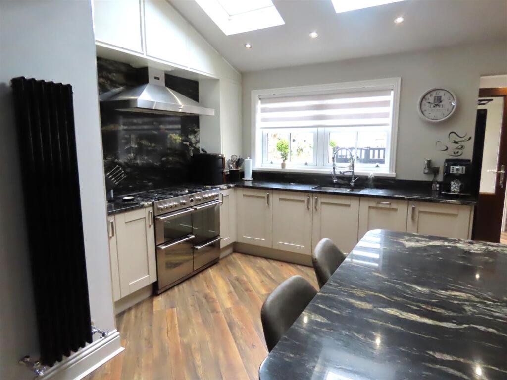 ADDITIONAL KITCHEN PHOTOS
