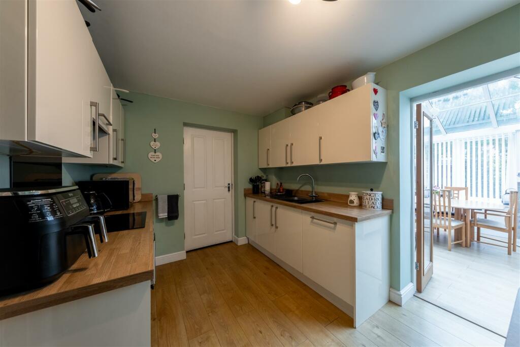 14 Delamere Close-001.jpg