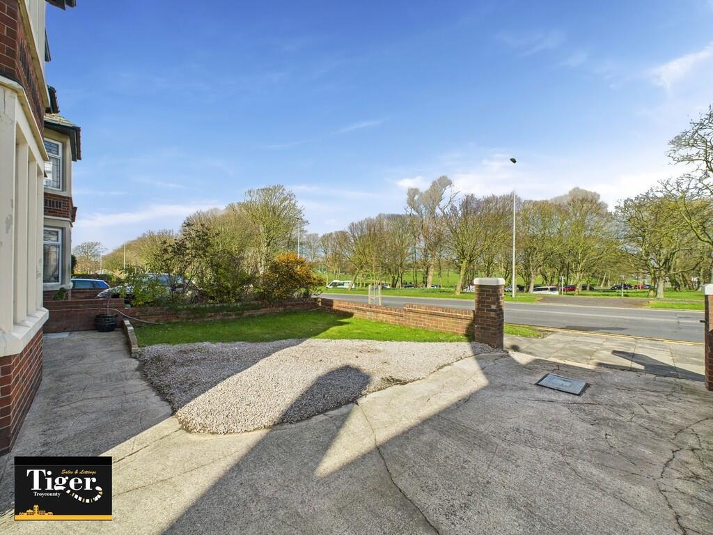 CAM02176G0-PR0528...