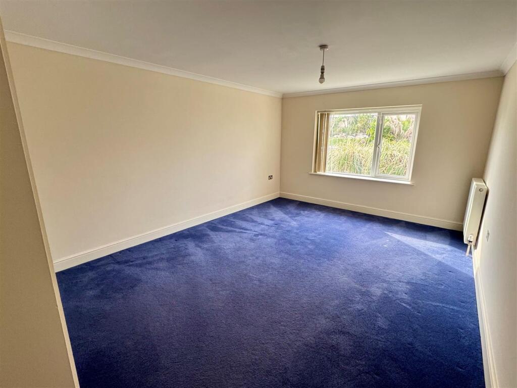 15 Longshore Apartments Bedroom 2