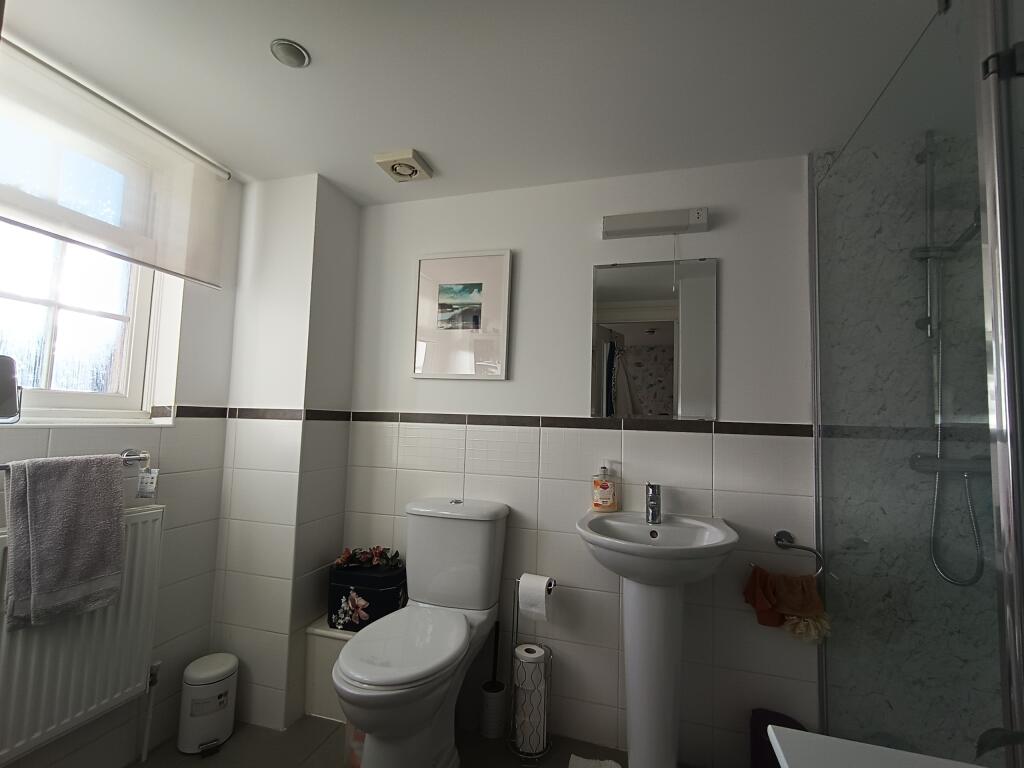Master Ensuite (2)