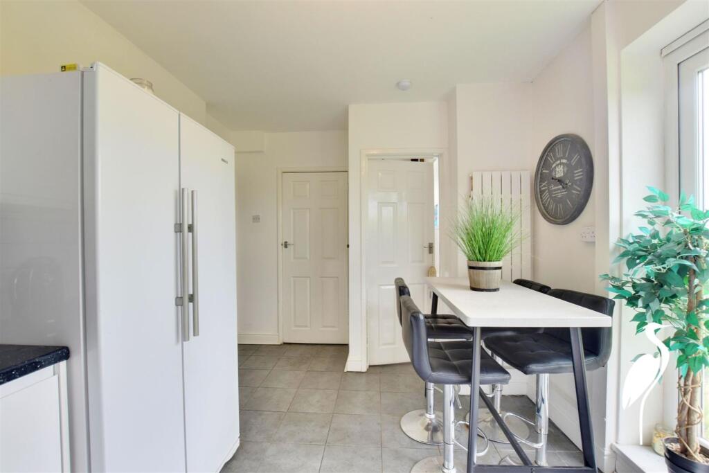 Breakfasting Kitchen