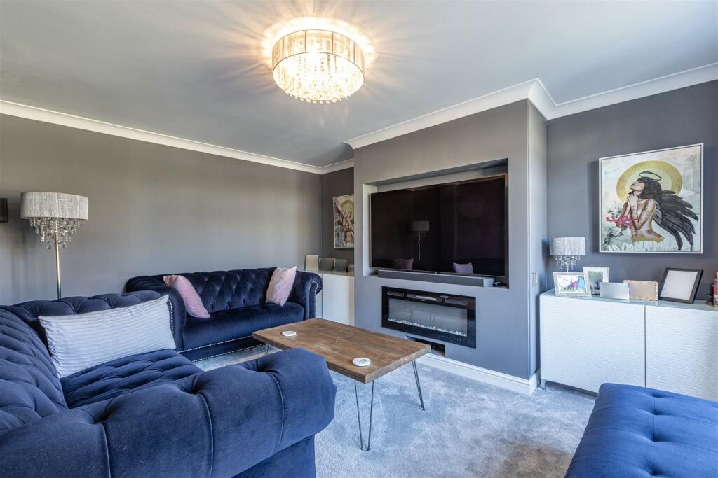 9 Spence Avenue, KT14 7TG - 1.jpg
