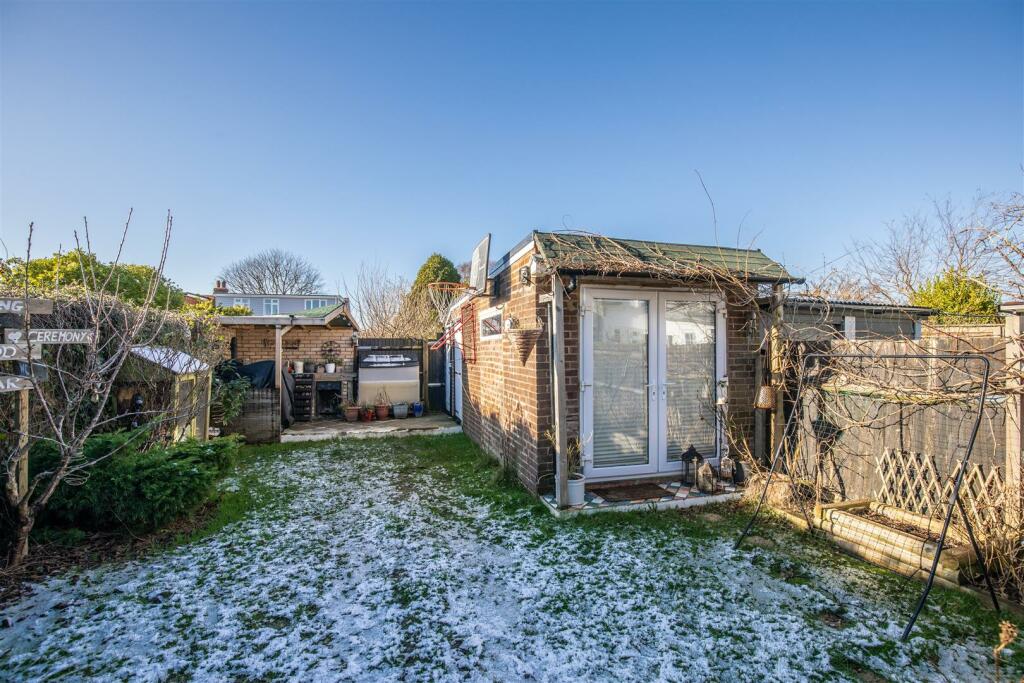 53 Cranleigh Road8.jpg
