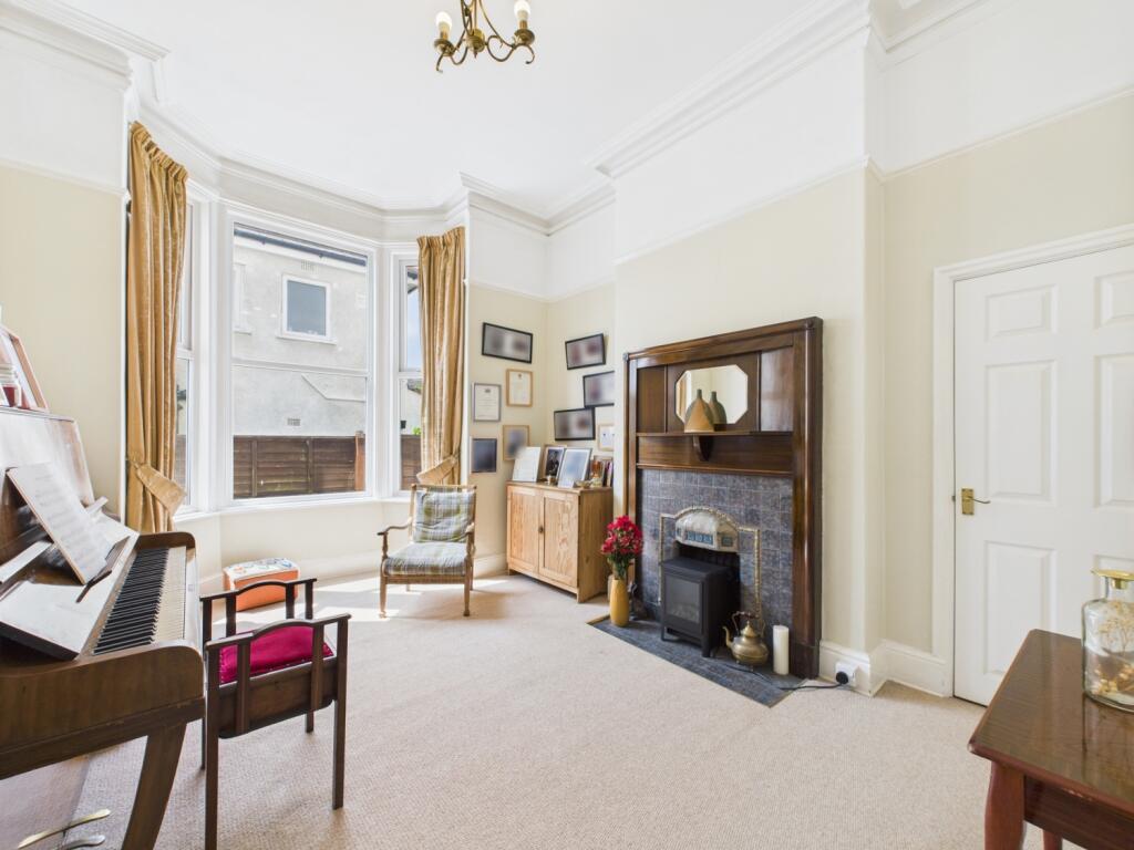 CAM02386G0-PR0133-STILL010