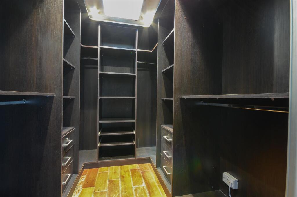 Master Dressing Rm.jpg