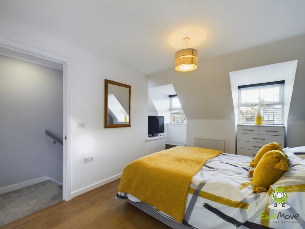 CAM03778G0-PR0143-STILL020