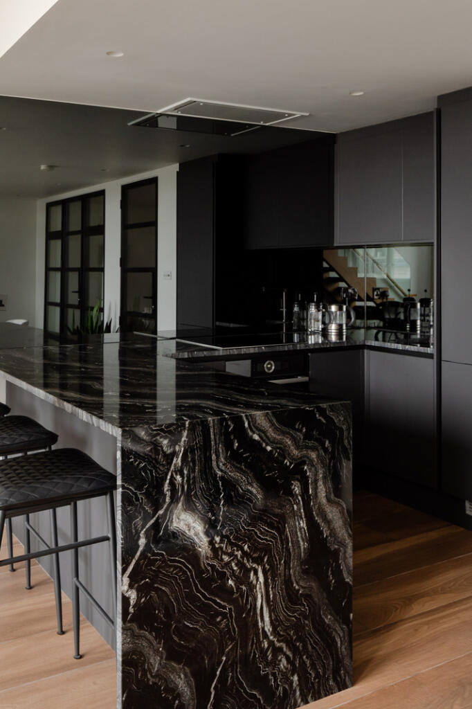 246954 - Market Place II, London W1W - high res...