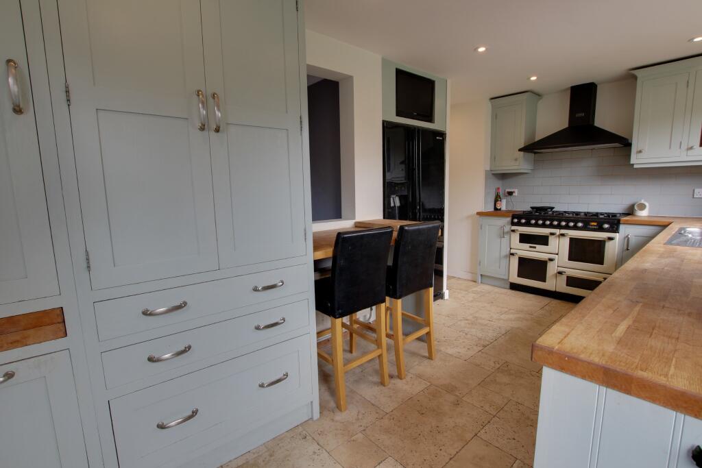 KITCHEN / BREAKFASTROOM