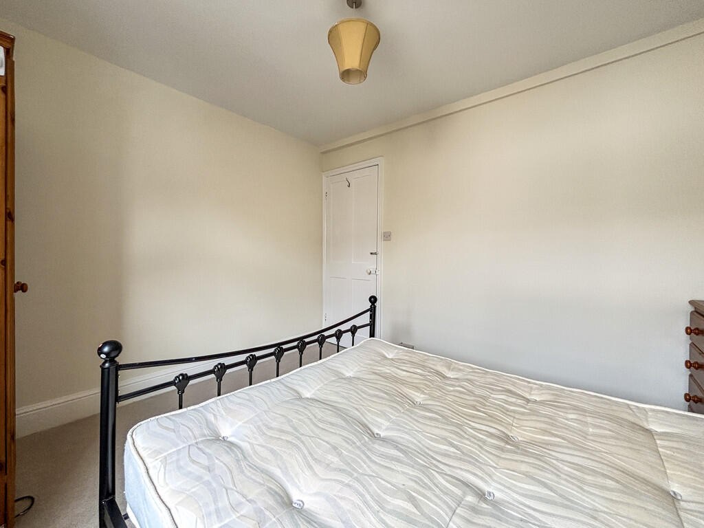 Front Bedroom (3)