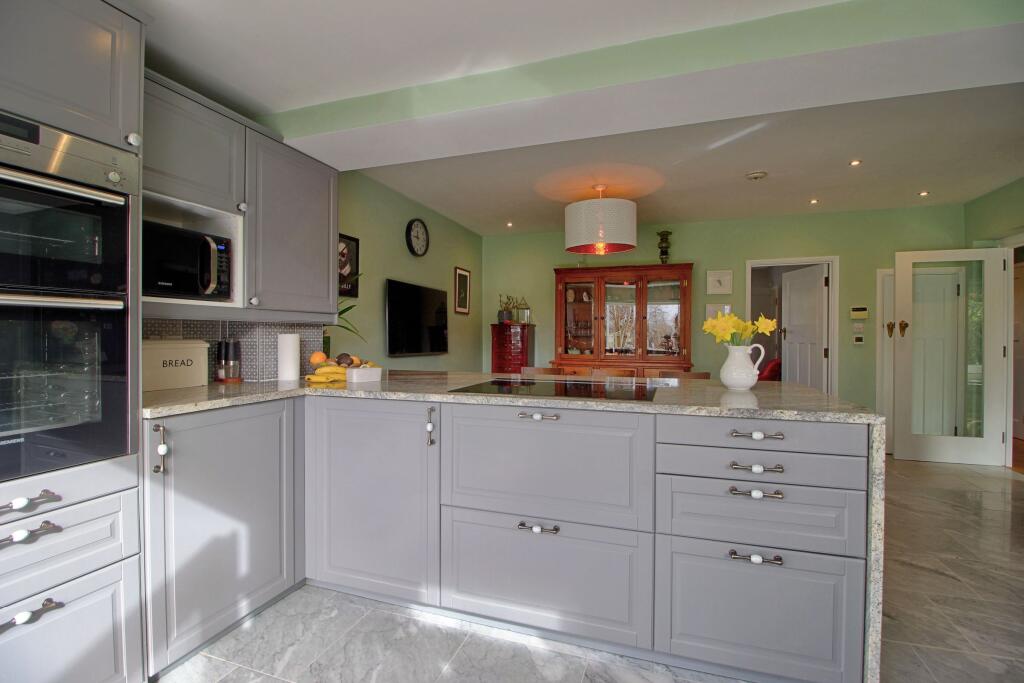 Granite worktops and plenty of storage