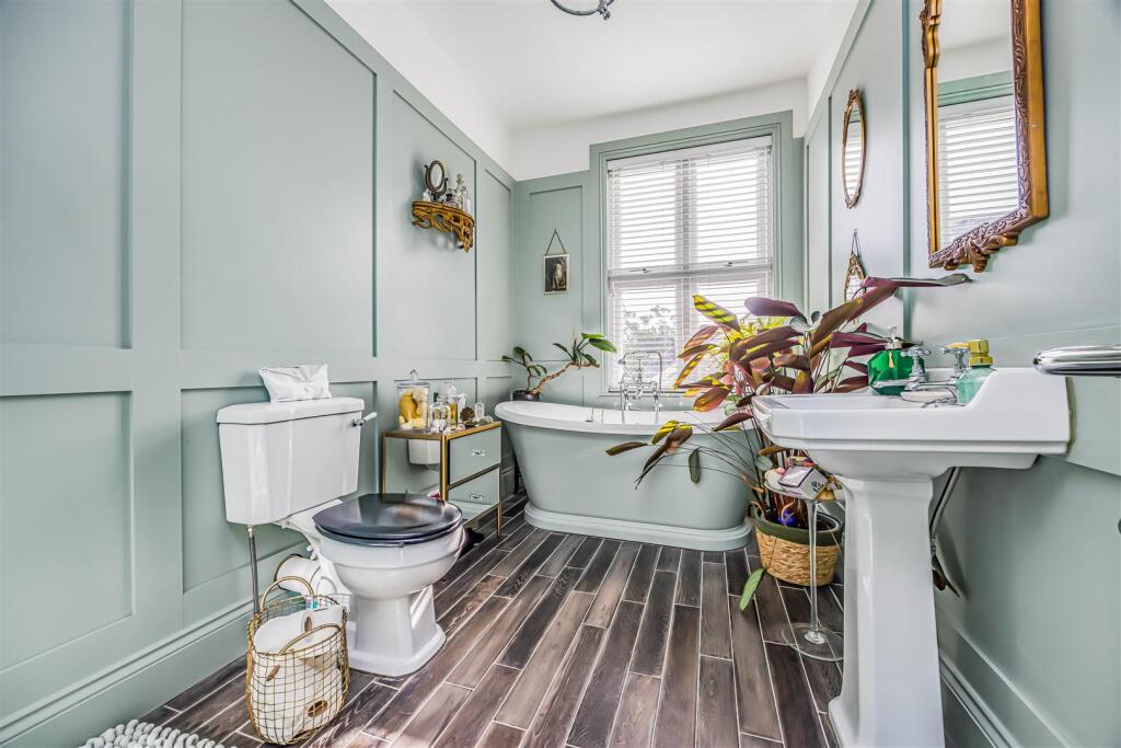 10 Kenilworth Road, Southsea-Smalll-PorticoMarketi