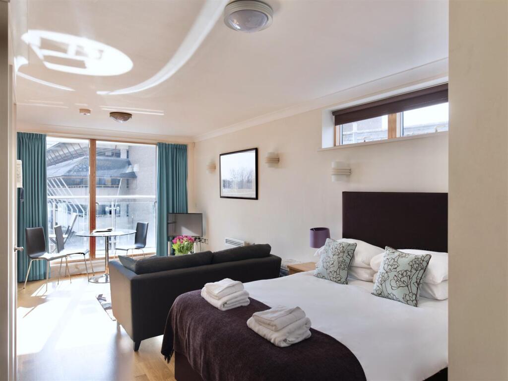 11 Byron House - 7.jpg