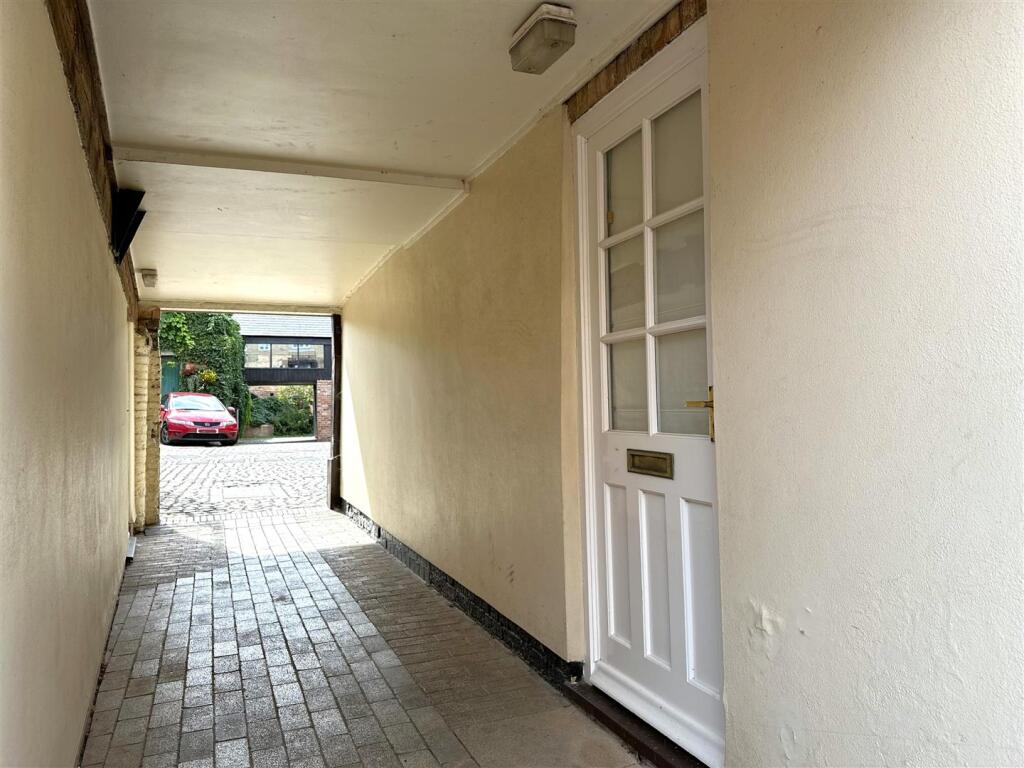 Covered Entrance Passage 690