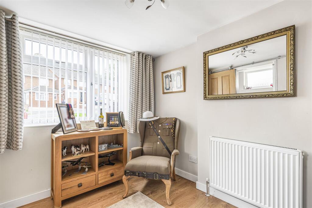 13 Grenadier Road
