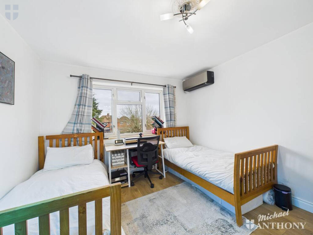 CAM03218G0-PR0852-STILL016-thumbnail-h750-70